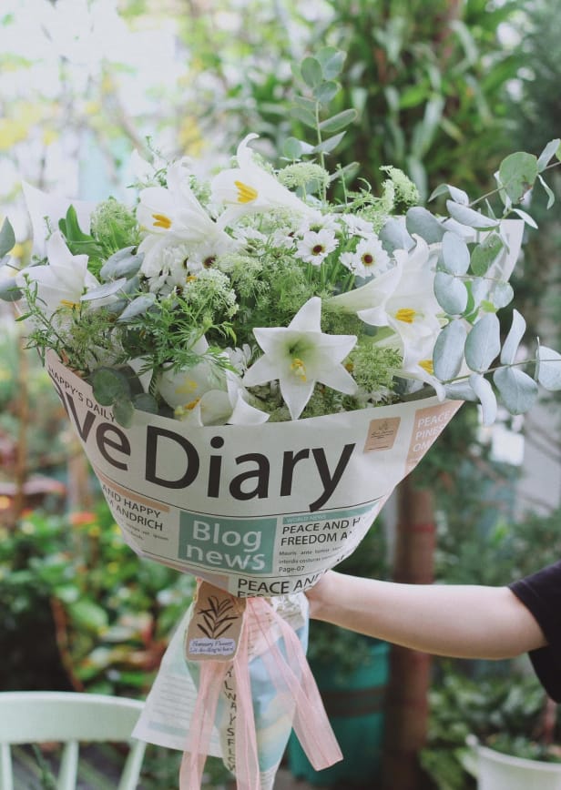 Tone Trắng Xanh Giấy Báo